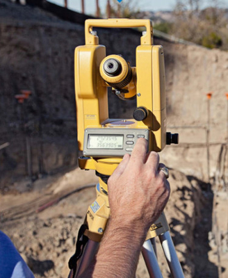 Topcon DT-200 Series Electronic Digital Theodolite IP66 45mm Objective Lens DT-205L