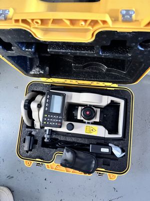 Teodolito Digital Electrónico South marca NT-023 Mejora tu juego de nivelación con el compensador amortiguado magnéticamente y la pantalla LCD de South